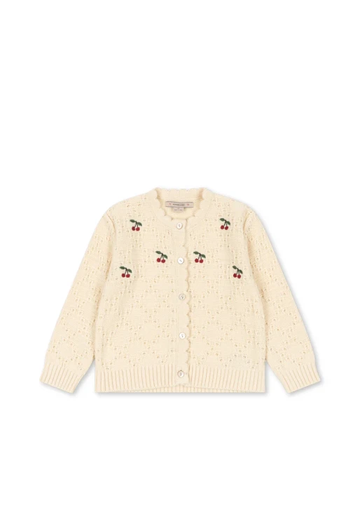 Konges Sløjd Cocolo Cardigan Buttercream – kremowy dzianinowy kardigan dziecięcy z haftem wisienek, widok z przodu