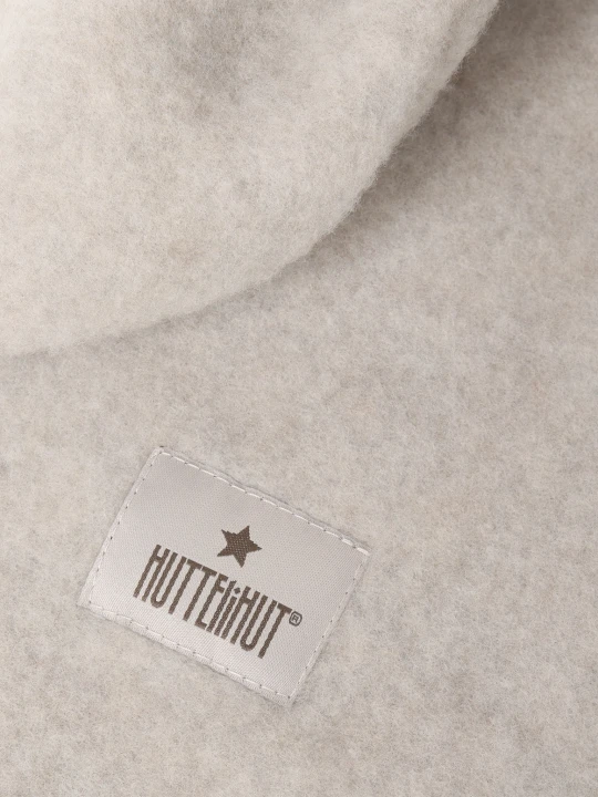 HUTTEliHUT Balaclava Ears Wool Fleece – detal wełnianego materiału Camel Melange