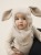 HUTTEliHUT Balaclava Ears Camel Melange – kominiarka merino prezentowana na dziecku