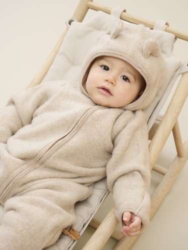 HUTTEliHUT Pram Suit Ears Wool Fleece Camel Melange – kombinezon merino na dziecku