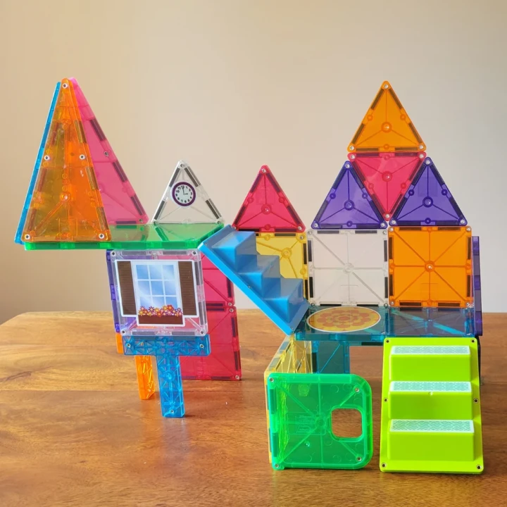 MAGNA-TILES House 28 – kolorowy domek z klocków magnetycznych