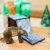 MAGNA-TILES Forest Animals – niedźwiedź przy magnetycznym strumieniu