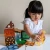 MAGNA-TILES Safari Animals – dziecko podczas zabawy zestawem safari