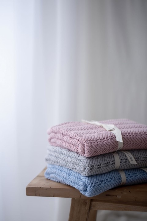 bambusowy-kocyk-powder-pink-feather-my-memi-aranzacja