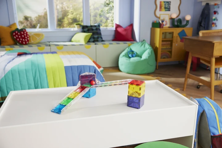 MAGNA-TILES Rail Racers – tor kulkowy z rampami i mostami