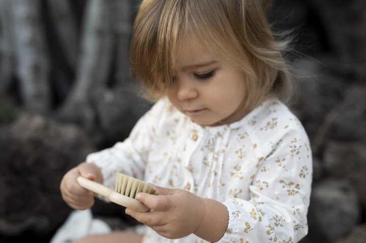Brush against cradle cap 1.jpg