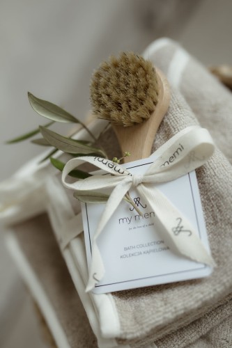 Brush against cradle cap 2.jpg