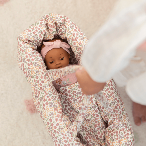 Little Dutch Doll’s Carrycot Pink układanie lalki do snu