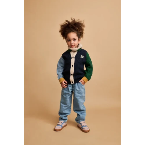 Liewood Jiro Denim spodnie jeansowe w codziennej stylizacji
