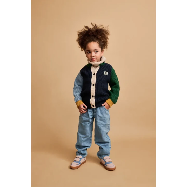 Liewood Jiro Denim spodnie jeansowe w codziennej stylizacji