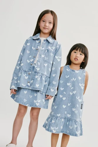 Liewood Angelica Sweethearts / Light Blue Denim sukienka jeansowa w dziecięcej stylizacji
