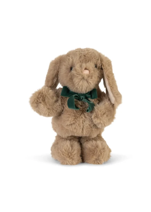 Konges Sløjd Dancing &amp; Talking Bunny Toy Off White – pluszowy króliczek z zieloną kokardą