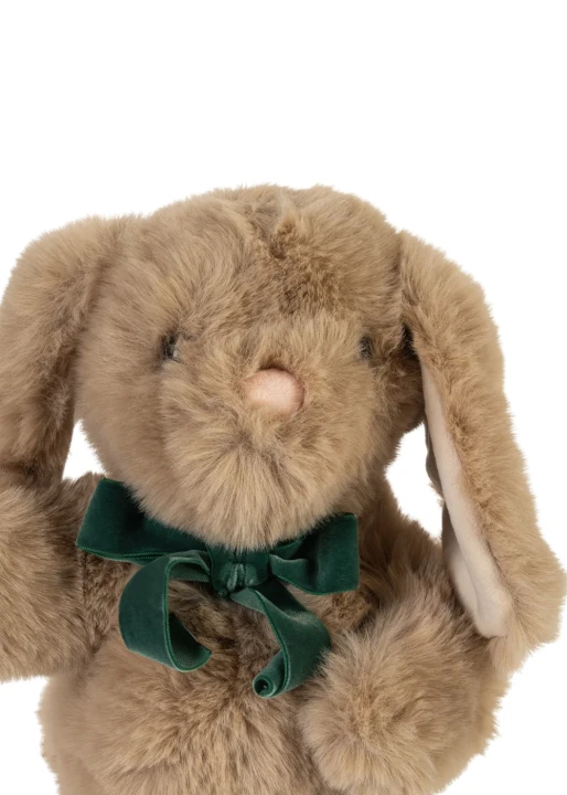 Konges Sløjd Dancing &amp; Talking Bunny Toy Off White – zbliżenie pyszczka i kokardy