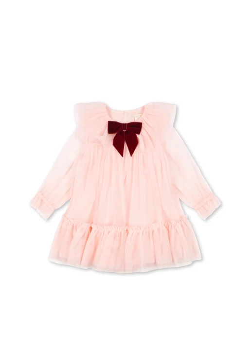 Konges Sløjd Bow Dress Creole Pink – różowa tiulowa sukienka dziecięca z dużą welurową kokardą, widok z przodu.