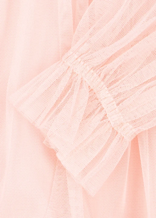 Konges Sløjd Bow Dress Creole Pink – zbliżenie na miękkie, nakładające się warstwy różowego tiulu.