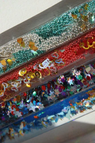 Konges Sløjd Magical Glitter Wand – różdżki z brokatem w kilku kolorach