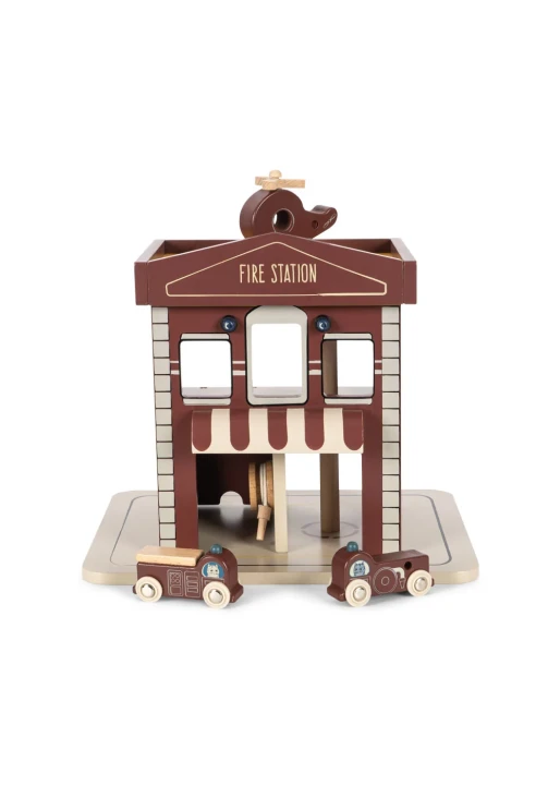 Konges Sløjd Wooden Fire Station – front remizy z otwartą bramą