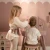 Little Dutch zestaw fryzjerski Pink Essentials podczas zabawy w salon
