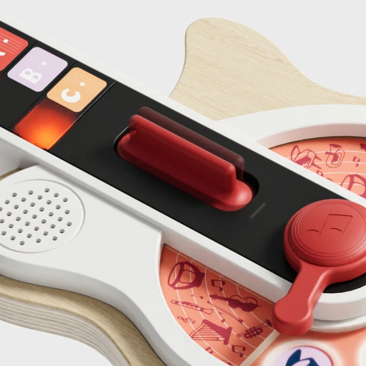 Topbright Music Activity Guitar – zbliżenie na przyciski i suwak zabawki muzycznej
