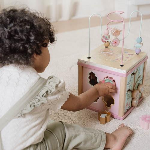 Little Dutch Activity Cube Pink Fairy Garden – zabawa sorterem kształtów