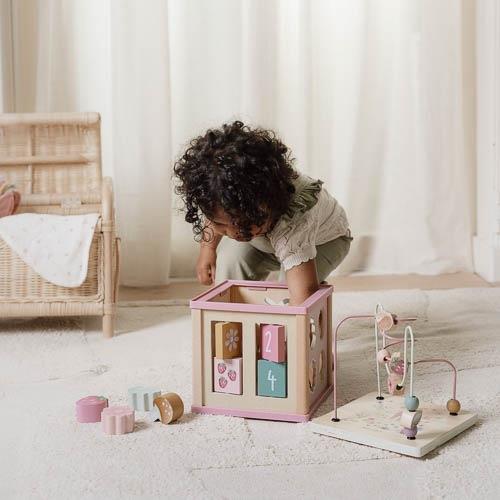 Little Dutch Activity Cube Pink Fairy Garden – kostka podczas zabawy
