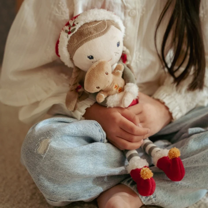 Little Dutch Rosa – świąteczna przytulanka podczas wspólnej zabawy