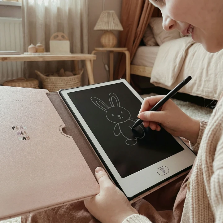 Kidinex KidBook Rabbit – rysowanie rysikiem na ekranie LCD