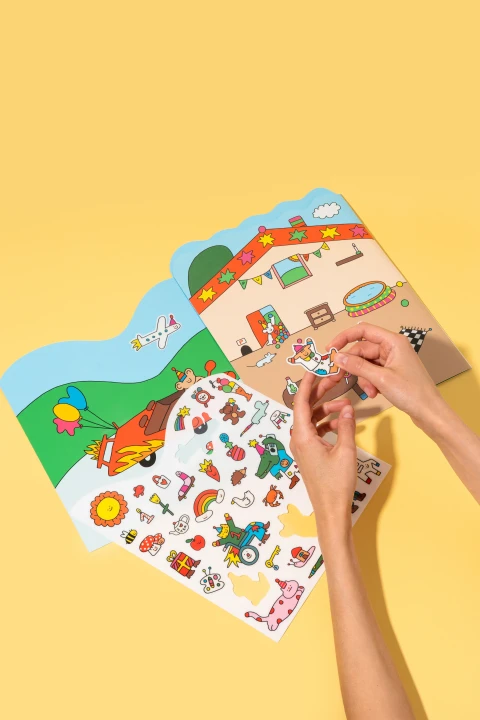 PUQUU Sticker Stories by Titeepex - układanie scenek z naklejkami