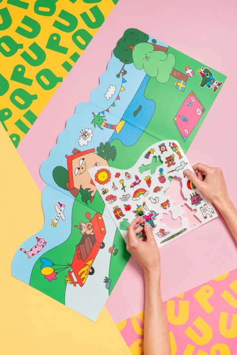 PUQUU Sticker Stories by Titeepex - rozkładana sceneria i arkusz naklejek