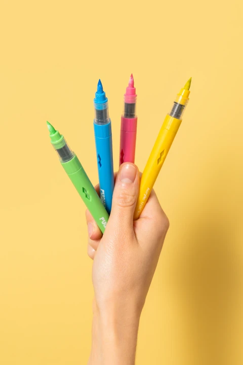 PUQUU Acrylic Markers, zbliżenie na miękkie końcówki pędzelkowe