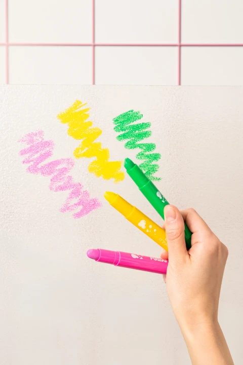 PUQUU Bath Crayons, różowe, żółte i zielone ślady kredek