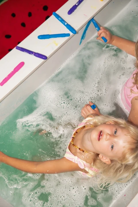PUQ-1026_6_a3867e9e-9e7e-4078-8299-d1df338aefe1.webpPUQUU Bath Crayons, kolorowanie podczas zabawy w wannie