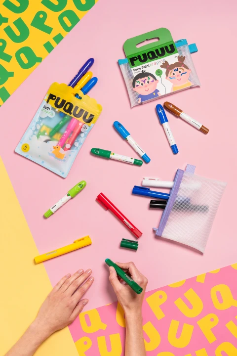 PUQUU Bath Crayons, kredki do kąpieli wśród innych przyborów