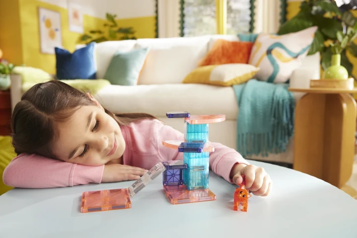 MAGNA-TILES Cat Tree pomysł na zabawę z kotkiem