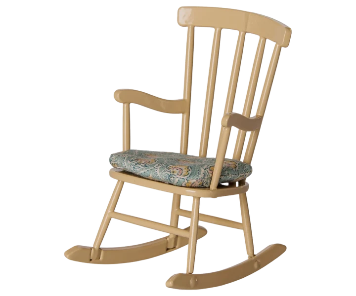 Maileg Rocking chair Mouse Wheat fotel dla myszek widok z przeciwnej strony