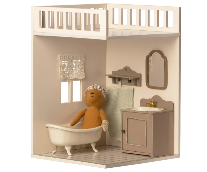 Maileg House of Miniature Bathroom aranżacja łazienki z misiem