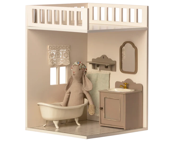 Maileg House of Miniature Bathroom aranżacja łazienki z królikiem