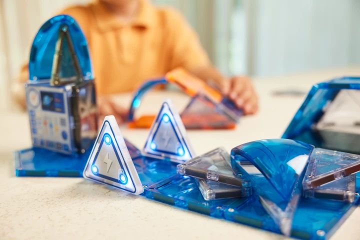 Cleverclixx Space Mission Pack konstrukcje z podświetlanymi trójkątami