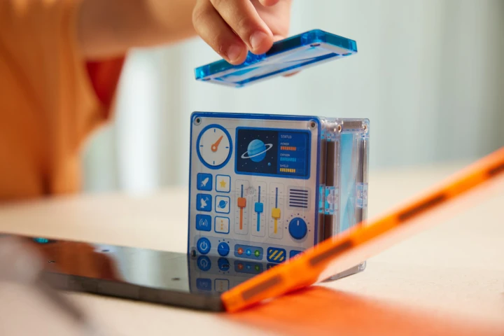 Cleverclixx Space Mission Pack klocki z nadrukiem centrum sterowania