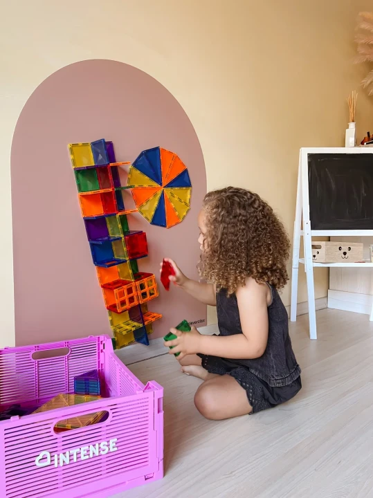 Magnetic Wall Sticker Mocha Cream zabawa kolorowymi płytkami