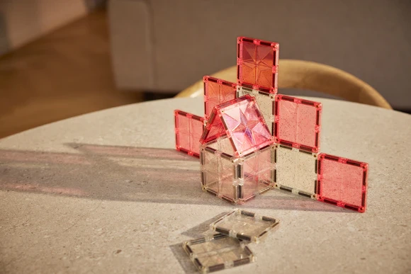 klocki-magnetyczne-glitter-tiles-pack-transparent-pink-16-elementow-zabawa-3