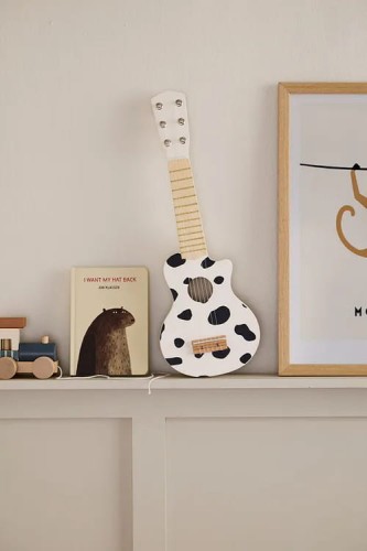 drewniana-gitara-dla-dzieci-black-white-aranzacja