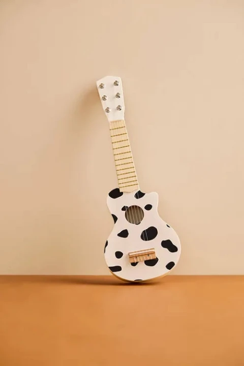 drewniana-gitara-black-white-detal-gwiazda