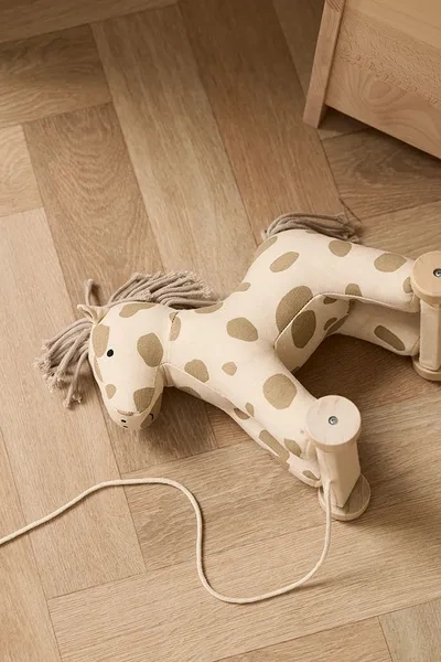 konik-do-ciagniecia-dotty-aiden-zabawa