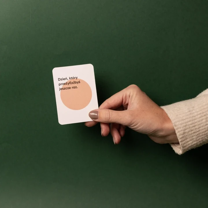 O-nas---Gra-w-szczerosc--And-We-Talk (1).webp