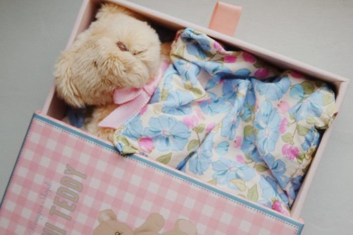 Miś Konges Sløjd Elise Tiny Teddy – detal wykonania