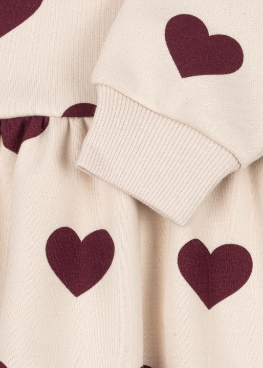 Wzór serca na sukience dresowej Konges Sløjd Lou Sweat Dress