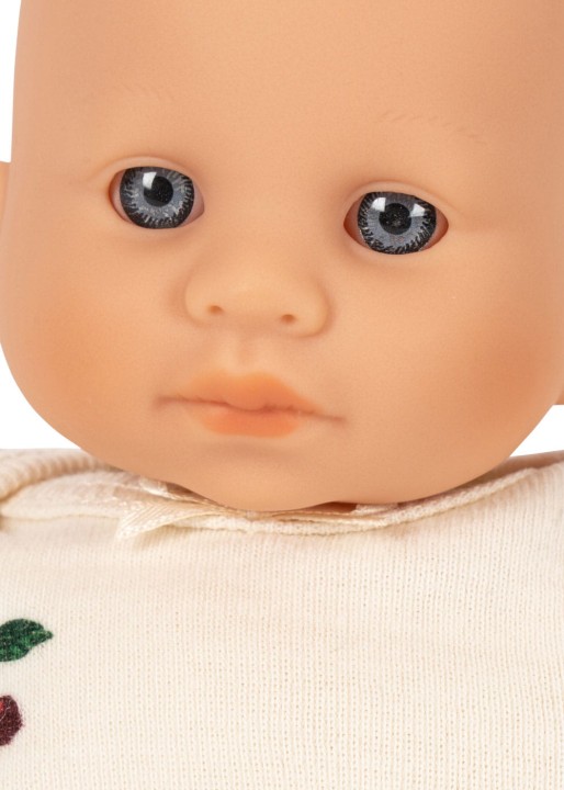 Lalka Konges Sløjd My First Mini Doll Cherry AOP – detal twarzy