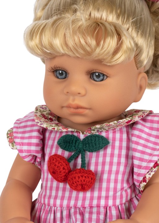 Miękki materiał lalki Konges Sløjd Gerda Doll Multi – detal tkaniny