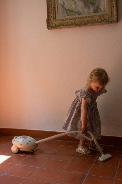 zabawkowy-odkurzacz-dusty-cherry-w-uzyciu